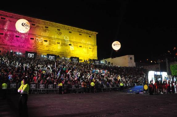 Público aguarda com festa o início do Rally de Guanajuato, no México